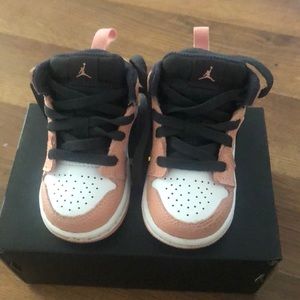 Jordan 1 mid
